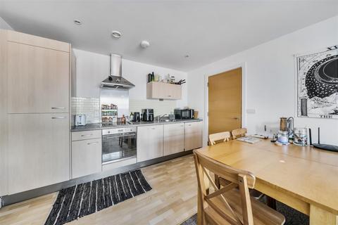 2 bedroom flat for sale, Waterfront Walk, Birmingham