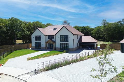 4 bedroom detached house for sale, The Sherwoods, Dagwood Lane, CM15