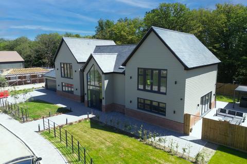 4 bedroom detached house for sale, The Sherwoods, Dagwood Lane, CM15