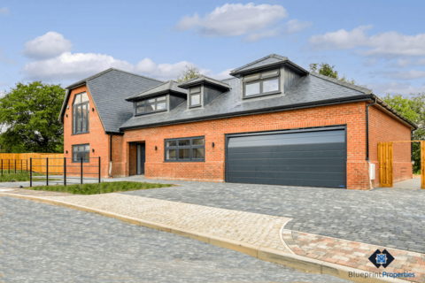 4 bedroom detached house for sale, The Sherwoods, Dagwood Lane, CM15
