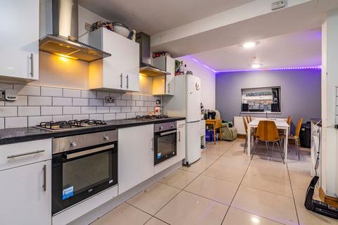 8 bedroom semi-detached house for sale, Kimbolton Avenue, Nottingham, NG7
