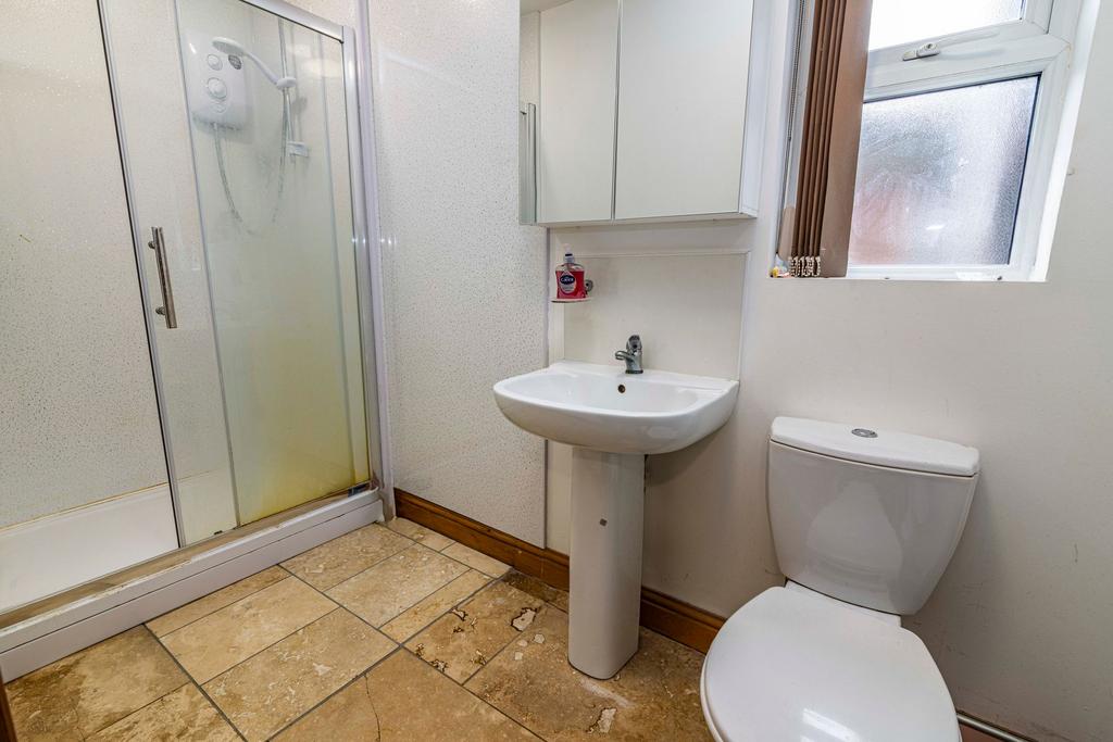 Shower room 2