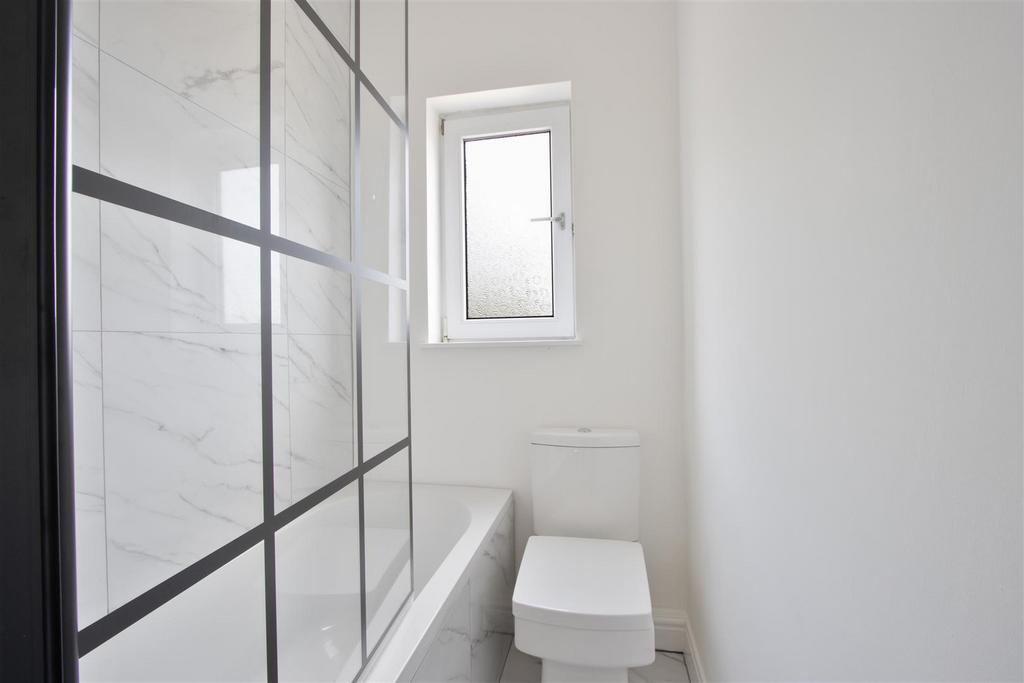 Bathroom 2.jpg