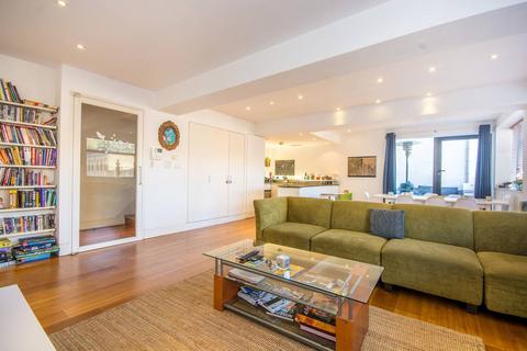 3 bedroom flat to rent, Dean Street, Soho, London, W1D