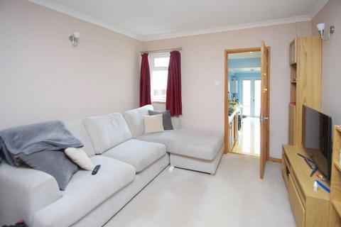 2 bedroom terraced house to rent, Ridge Street, Watford, WD24