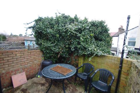 2 bedroom terraced house to rent, Sotheron Road, Watford, WD17