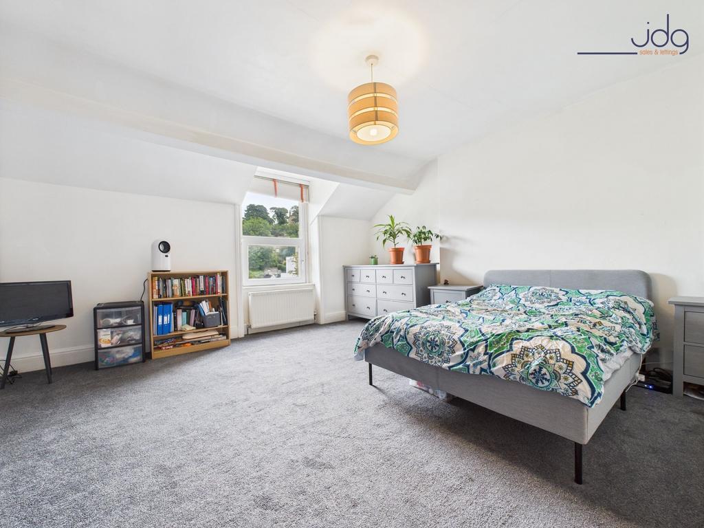 A large 2nd double bedrooms