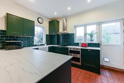 19a Pavilion Terrace, London, W12 0HT