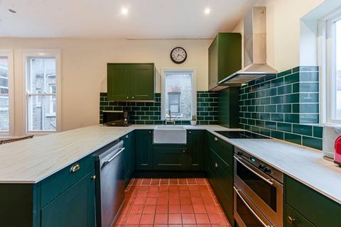 19a Pavilion Terrace, London, W12 0HT