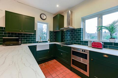 19a Pavilion Terrace, London, W12 0HT