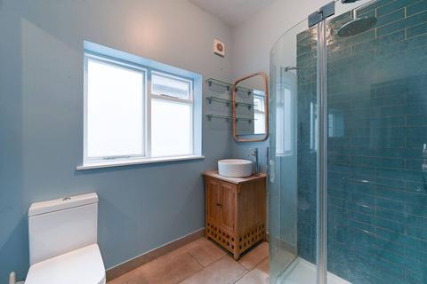 19a Pavilion Terrace, London, W12 0HT