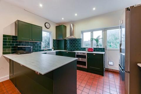 19a Pavilion Terrace, London, W12 0HT