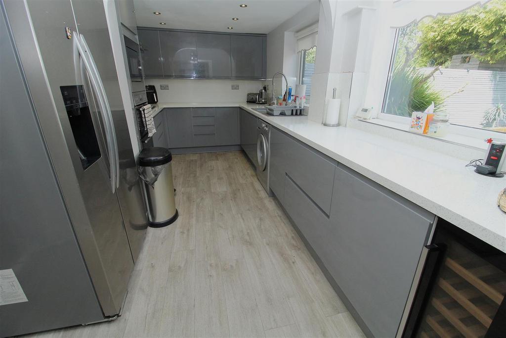 Kitchen4a.JPG