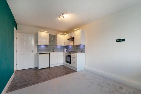 2 bedroom flat for sale, Phipps Bridge Road, Mitcham, CR4
