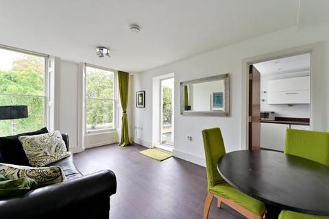 1 bedroom flat for sale, Hampton Court Road, East Molesey, Surrey, KT8