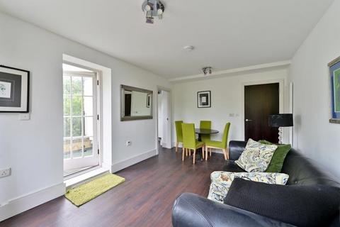 1 bedroom flat for sale, Hampton Court Road, East Molesey, Surrey, KT8