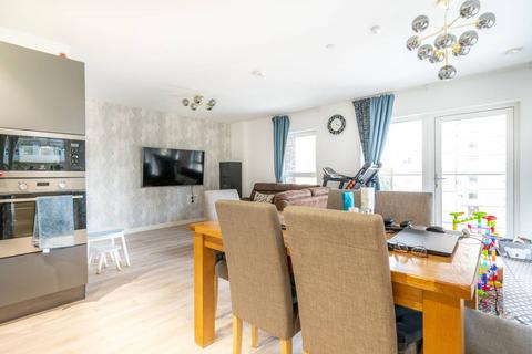 3 bedroom flat for sale, Upton Gardens, Upton Park, London, E13