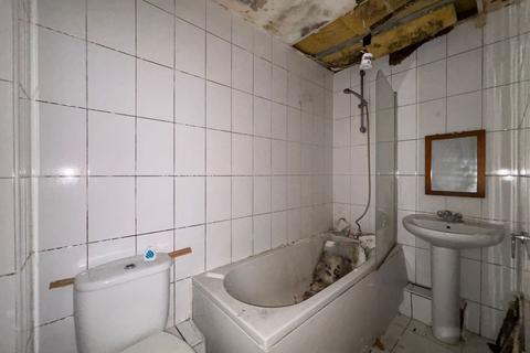 1 bedroom flat for sale, Flat 2 Lapidge House, 5 Coombe Road, Kingston upon Thames, Surrey, KT2 7AB