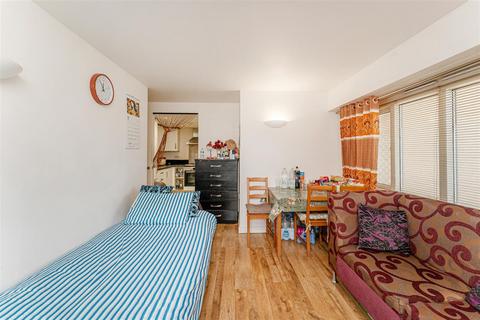 2 bedroom flat for sale, Stepney Way, London