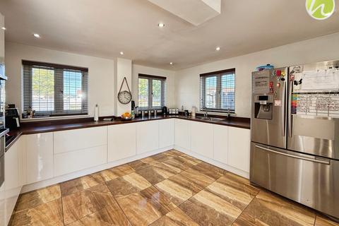84 Laburnum Drive, Corringham, Stanford-le-hope, SS17 7QF