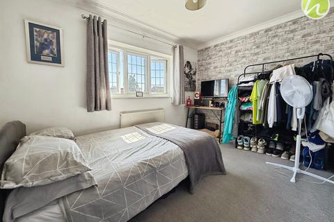 84 Laburnum Drive, Corringham, Stanford-le-hope, SS17 7QF