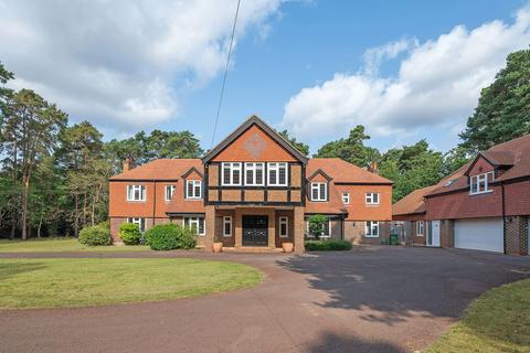 6 bedroom detached house to rent, Byfleet Road, Cobham KT11