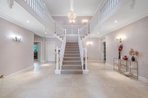 6 bedroom detached house to rent, Byfleet Road, Cobham KT11