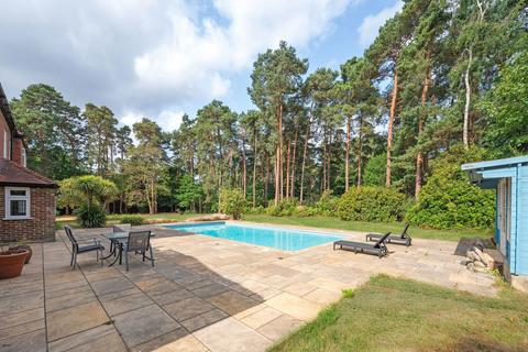 6 bedroom detached house to rent, Byfleet Road, Cobham KT11