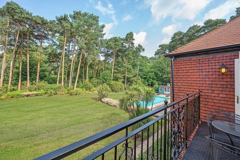 6 bedroom detached house to rent, Byfleet Road, Cobham KT11