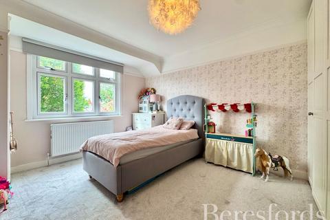 70 Stanley Road, Hornchurch, RM12 4JW