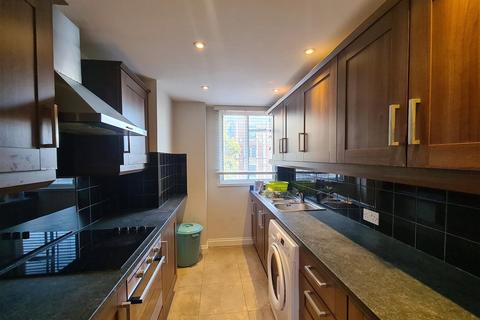 3 bedroom apartment to rent, Granville Court, London SW9