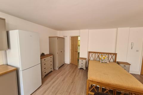 Studio to rent, Lincoln Road, PETERBOROUGH PE1