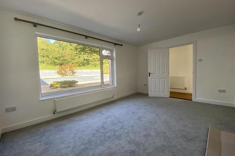 3 bedroom bungalow to rent, Beacon Road, Bodmin, PL31