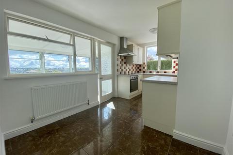 3 bedroom bungalow to rent, Beacon Road, Bodmin, PL31