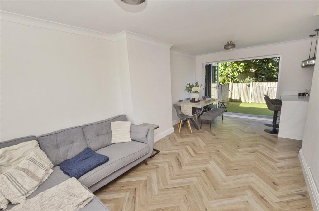 Lounge/Dining Room