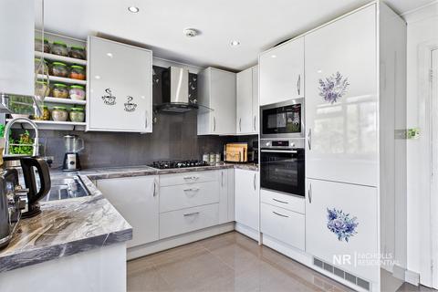 2 Cricketers Close, Chessington, KT9 1NL