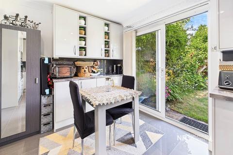 2 Cricketers Close, Chessington, KT9 1NL