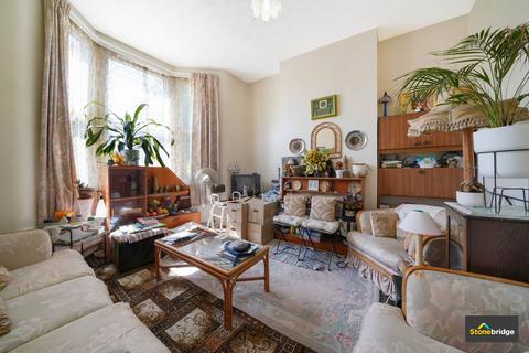 3 bedroom terraced house for sale, Romford Road, Forest Gate, E7 8AB