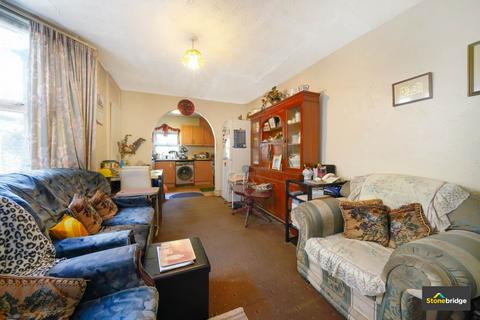 3 bedroom terraced house for sale, Romford Road, Forest Gate, E7 8AB