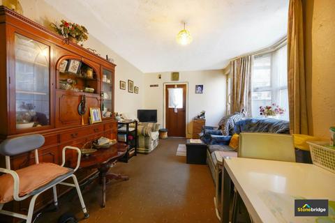 3 bedroom terraced house for sale, Romford Road, Forest Gate, E7 8AB