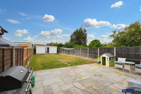3 bedroom chalet for sale, Candover Road, Hornchurch, RM12