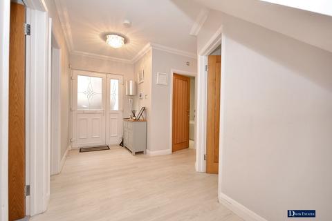 3 bedroom chalet for sale, Candover Road, Hornchurch, RM12