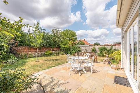 13 Baxter Close, Hingham, Norwich, NR9 4HZ