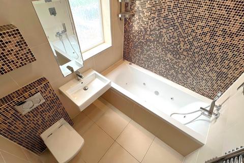 4 bedroom terraced house to rent, Babbacombe Gardens, Ilford IG4