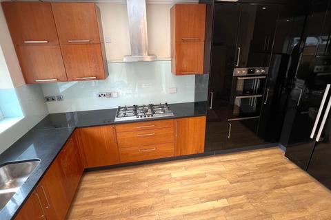 4 bedroom terraced house to rent, Babbacombe Gardens, Ilford IG4