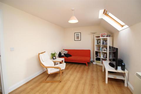 2 bedroom house to rent, Sanders Place, Hitchin SG4