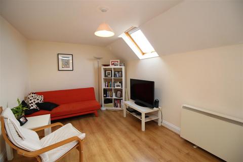 2 bedroom house to rent, Sanders Place, Hitchin SG4