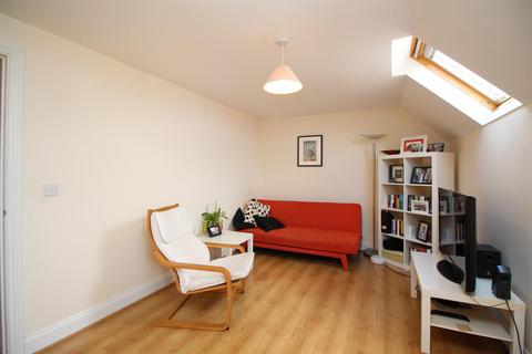 2 bedroom house to rent, Sanders Place, Hitchin SG4