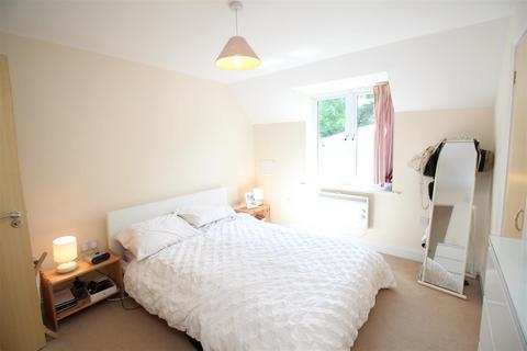 2 bedroom house to rent, Sanders Place, Hitchin SG4
