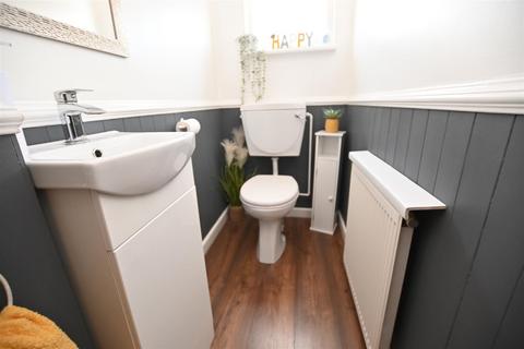 4 bedroom detached house for sale, Beach Road, Canvey Island SS8